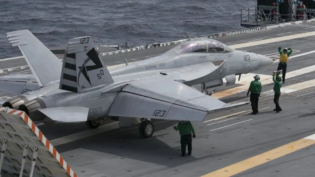 Trump orders steam catapults, but US Navy keeps EMALS alive