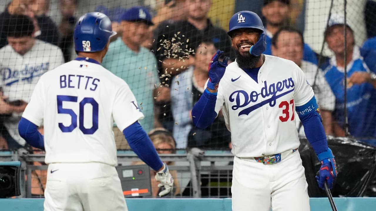 Dodgers hit four home runs in eighth inning to top Giants