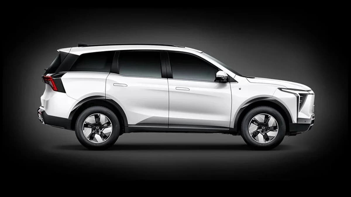 Mahindra ने पलट दिया खेल... TATA PUNCH को पछाड़ ये कार बनी टॉप सेलर