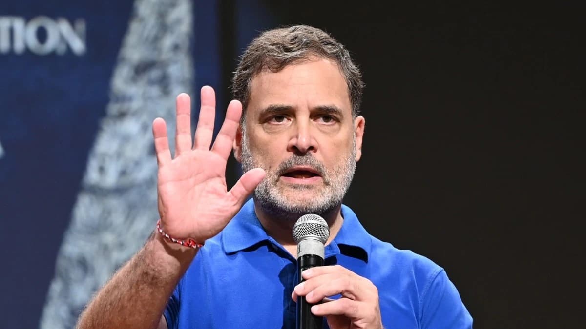 दिल्ली की झुग्गी में पहुंचे राहुल गांधी, 728 लोगों में से SIR के बाद बचा सिर्फ एक वोटर