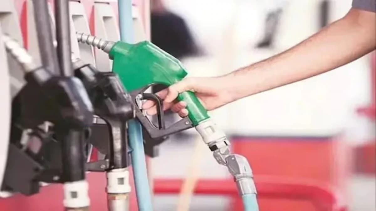 Petrol-Diesel: फिर युद्ध से संकट... अब इस पेट्रोल पंप पर मिलेगा सिर्फ 30 लीटर पेट्रोल, डीजल पर भी लिमिट