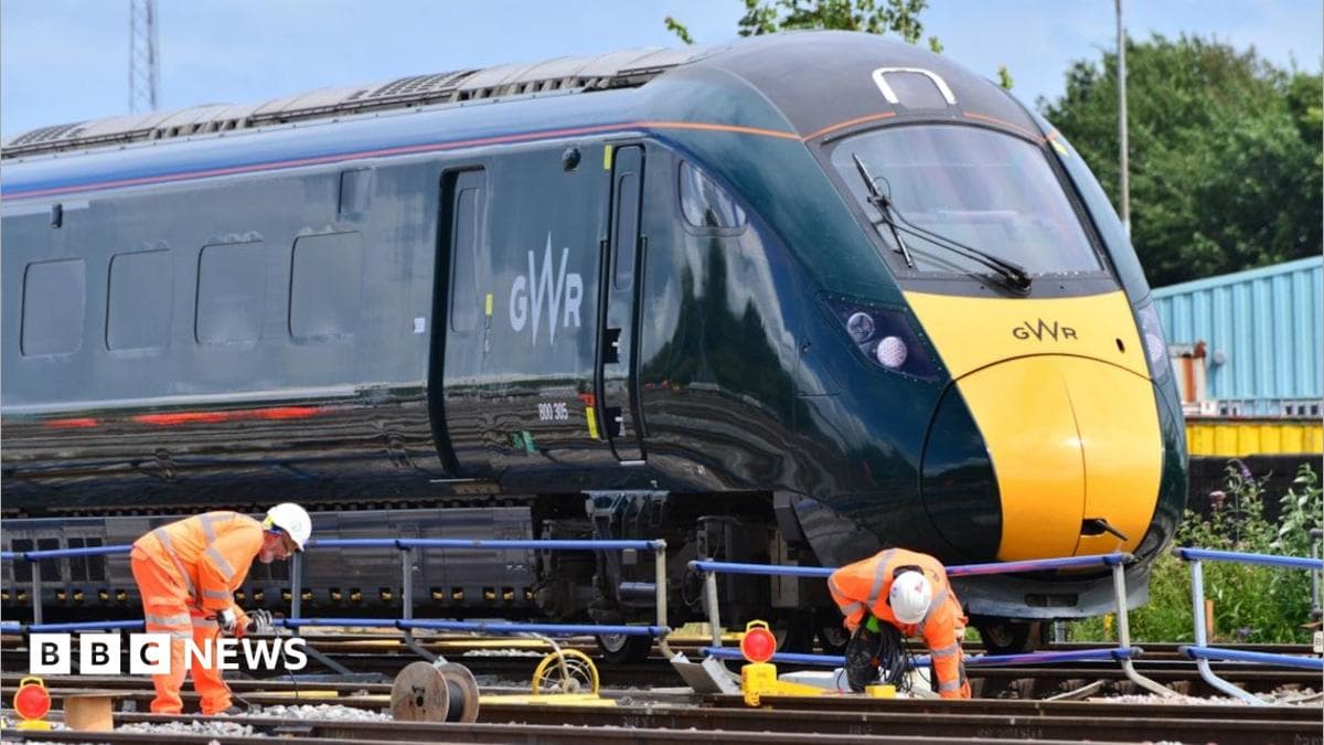 Rail line reopens between Reading and Didcot after gas leak fixed