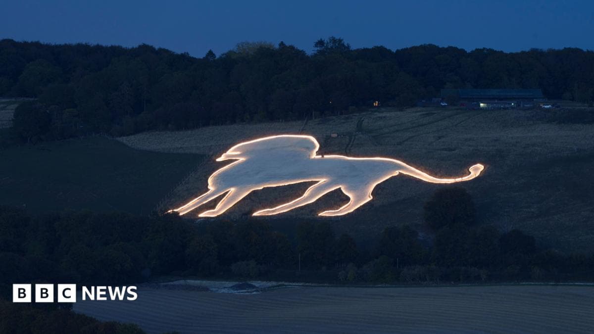 Whipsnade Zoo lion to be lit weekly through autumn and winter