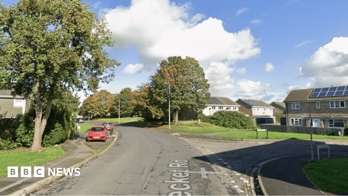 Worle homes evacuated as bomb unit checks 'suspicious items'