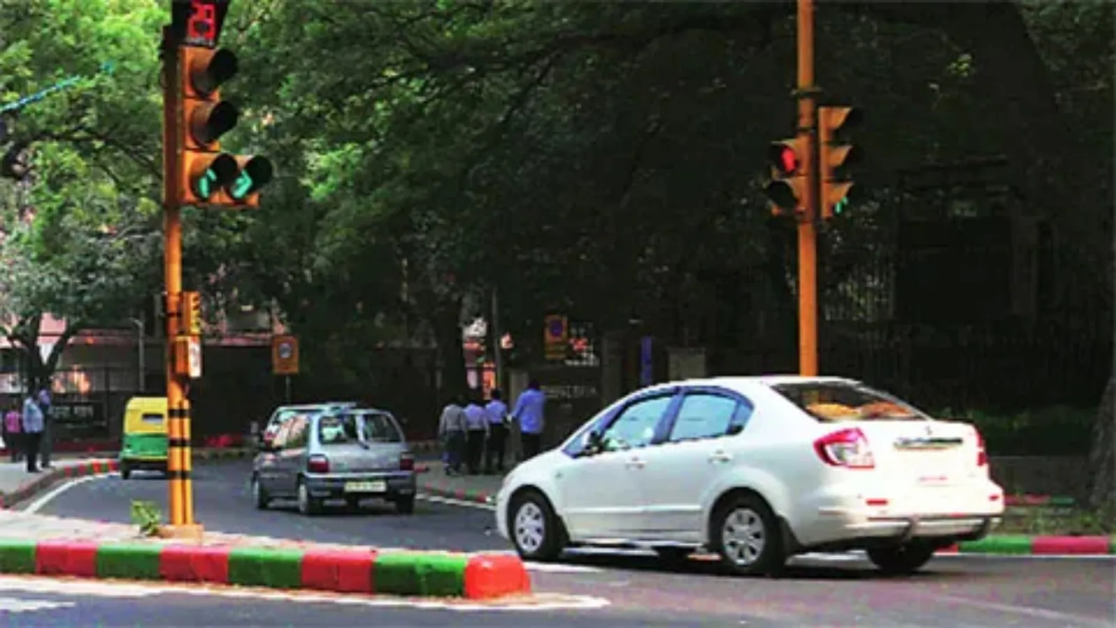 Delhi traffic signals to adjust timings based on congestion under new traffic management system