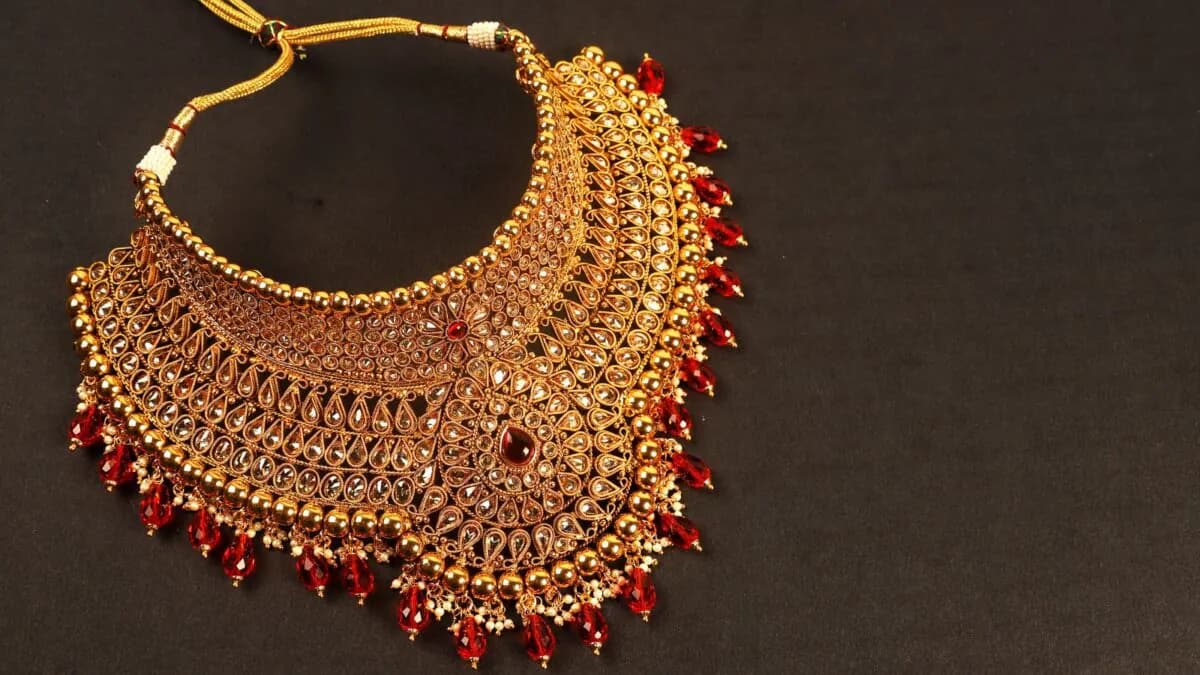 Gold Prediction: सितंबर में 8% गिरने के बाद क्या फिर रॉकेट बनेगा सोना? ICICI बैंक ने कर डाली चौंकाने वाली भविष्यवाणी