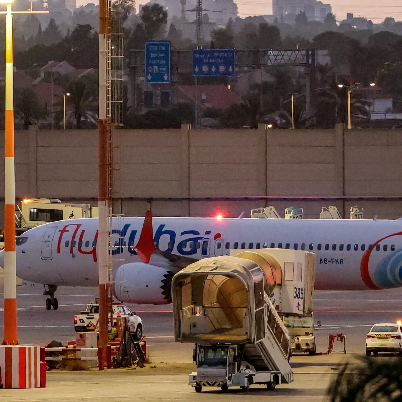 A Bloody Attack on a FlyDubai Plane Headed to Israel, and a Terrifying Plunge