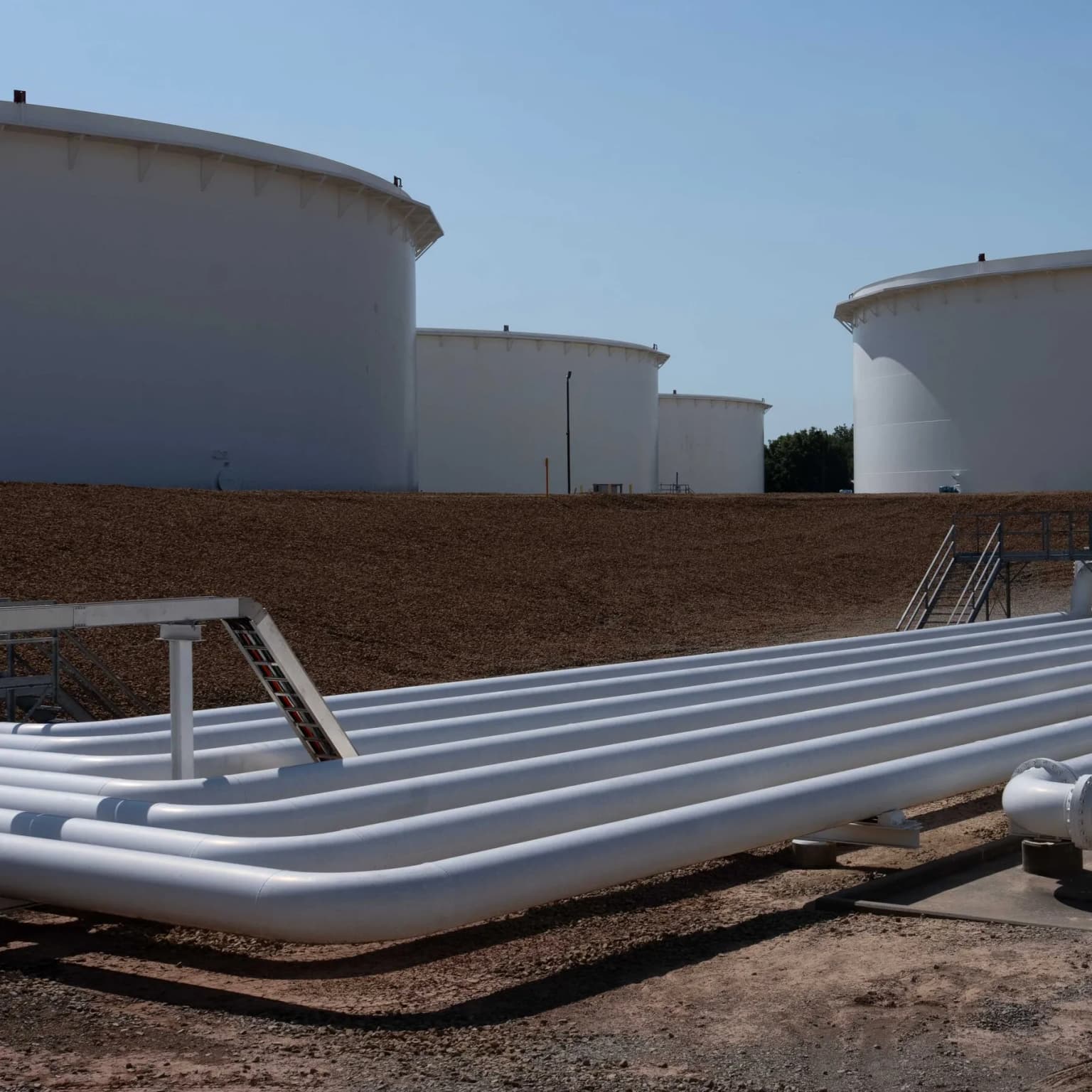 Oil Is Flowing From the Persian Gulf, but Prices Remain High. Why?