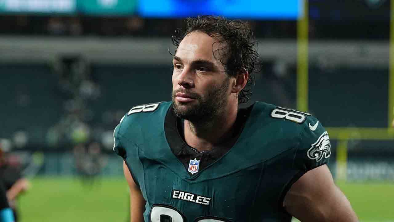 Report: Eagles' Dallas Goedert suffers sprained MCL, out multiple weeks