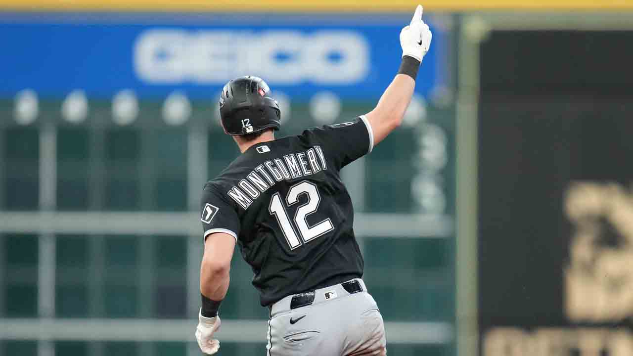 White Sox strike first in AL wild card, beating Astros in Game 1