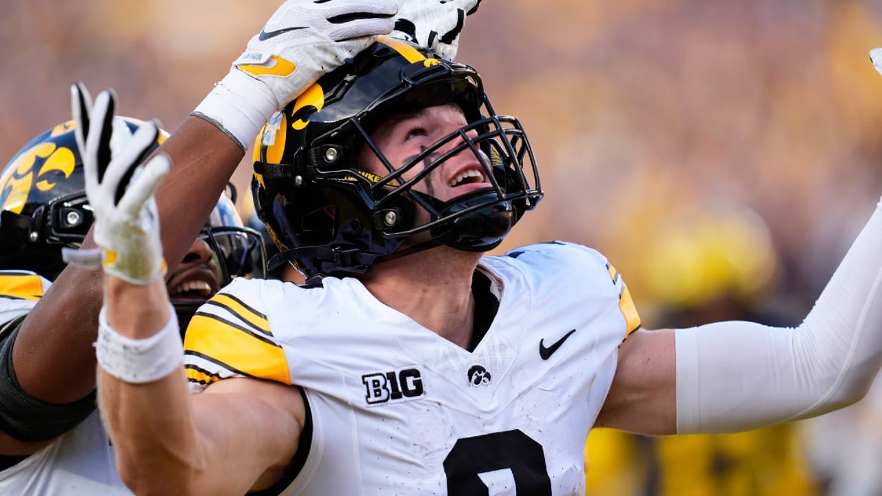 Iowa stun Michigan with last-second touchdown