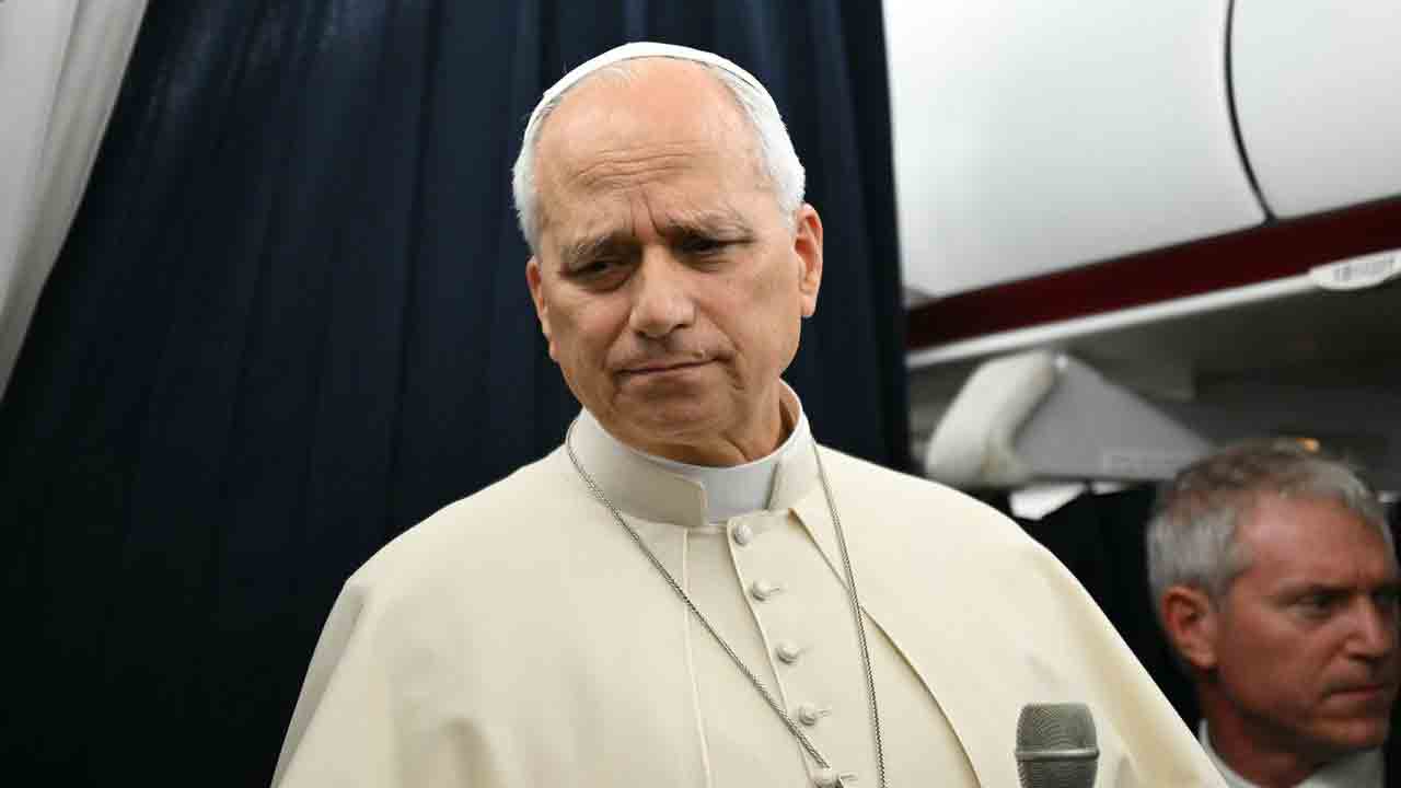 White Sox receive letter from Pope Leo XIV on day of playoff opener